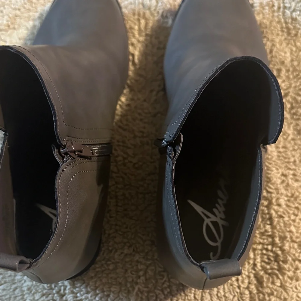 AMERICAN RAY Elegant Gray Ankle Boots - Picture 8 of 9